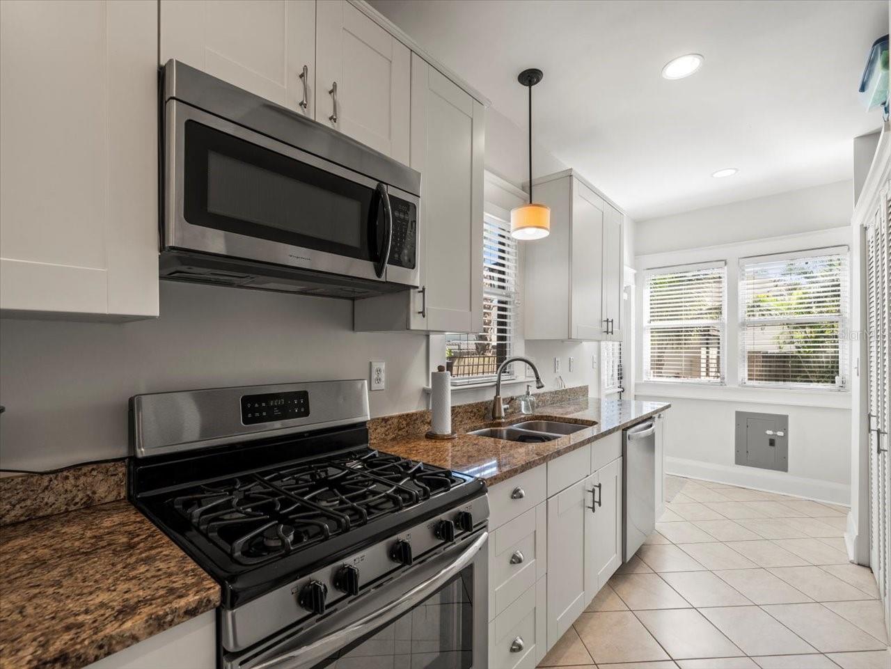 208 S BUNGALOW PARK AVE