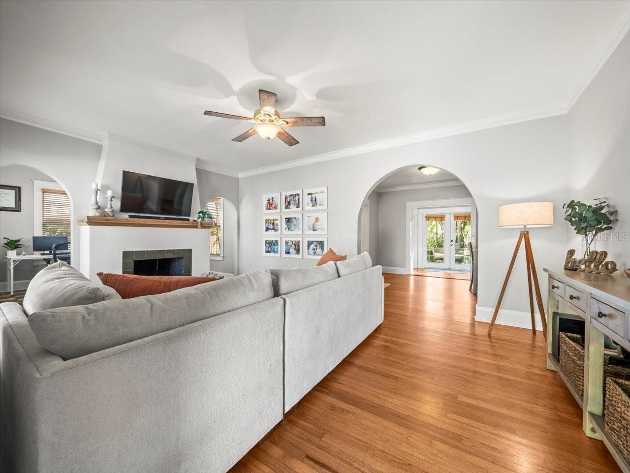 208 S BUNGALOW PARK AVE