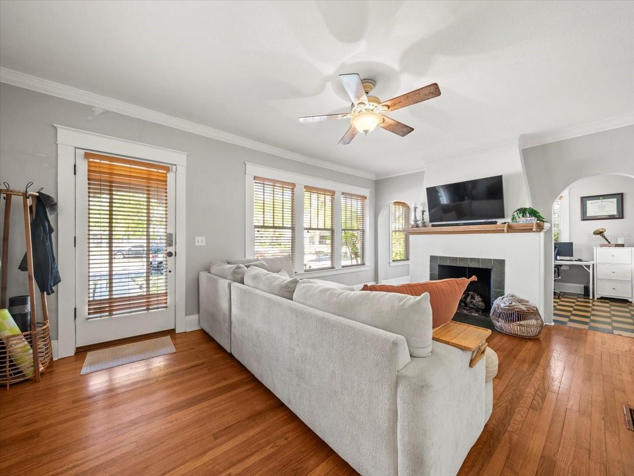 208 S BUNGALOW PARK AVE