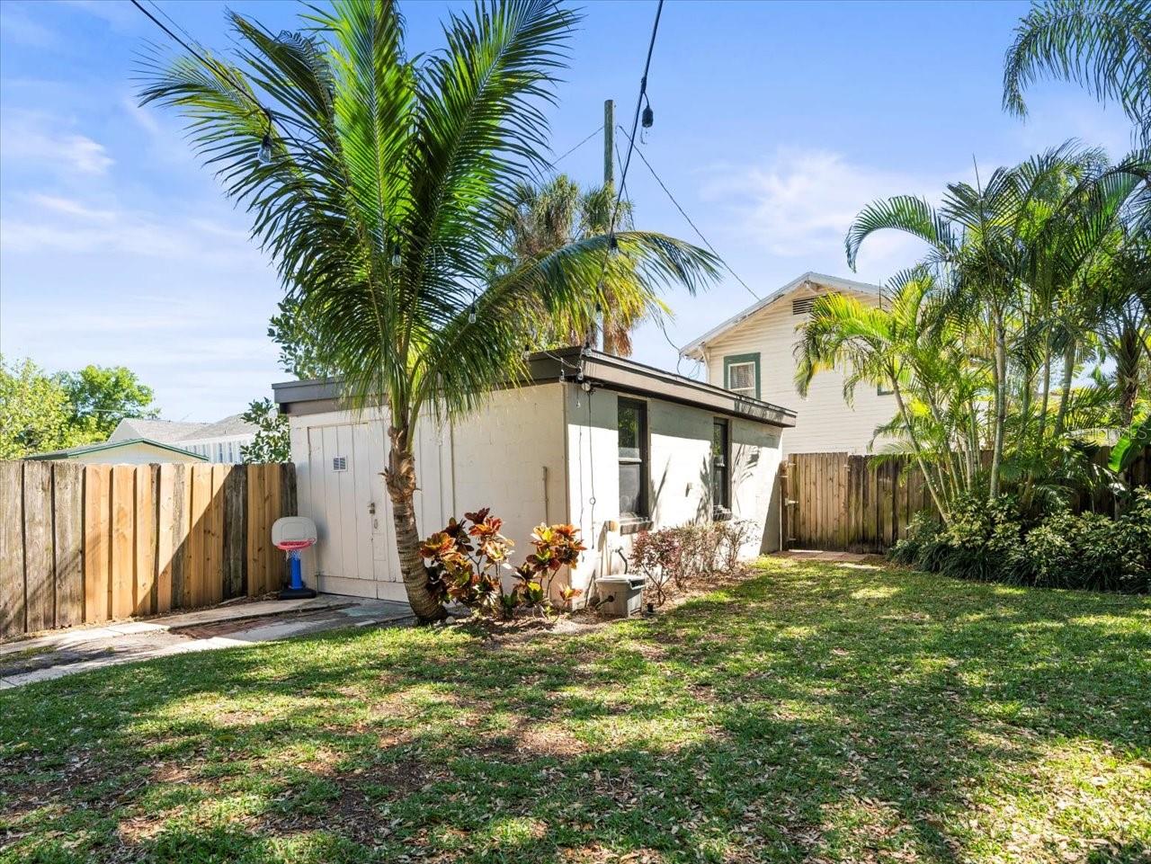 208 S BUNGALOW PARK AVE