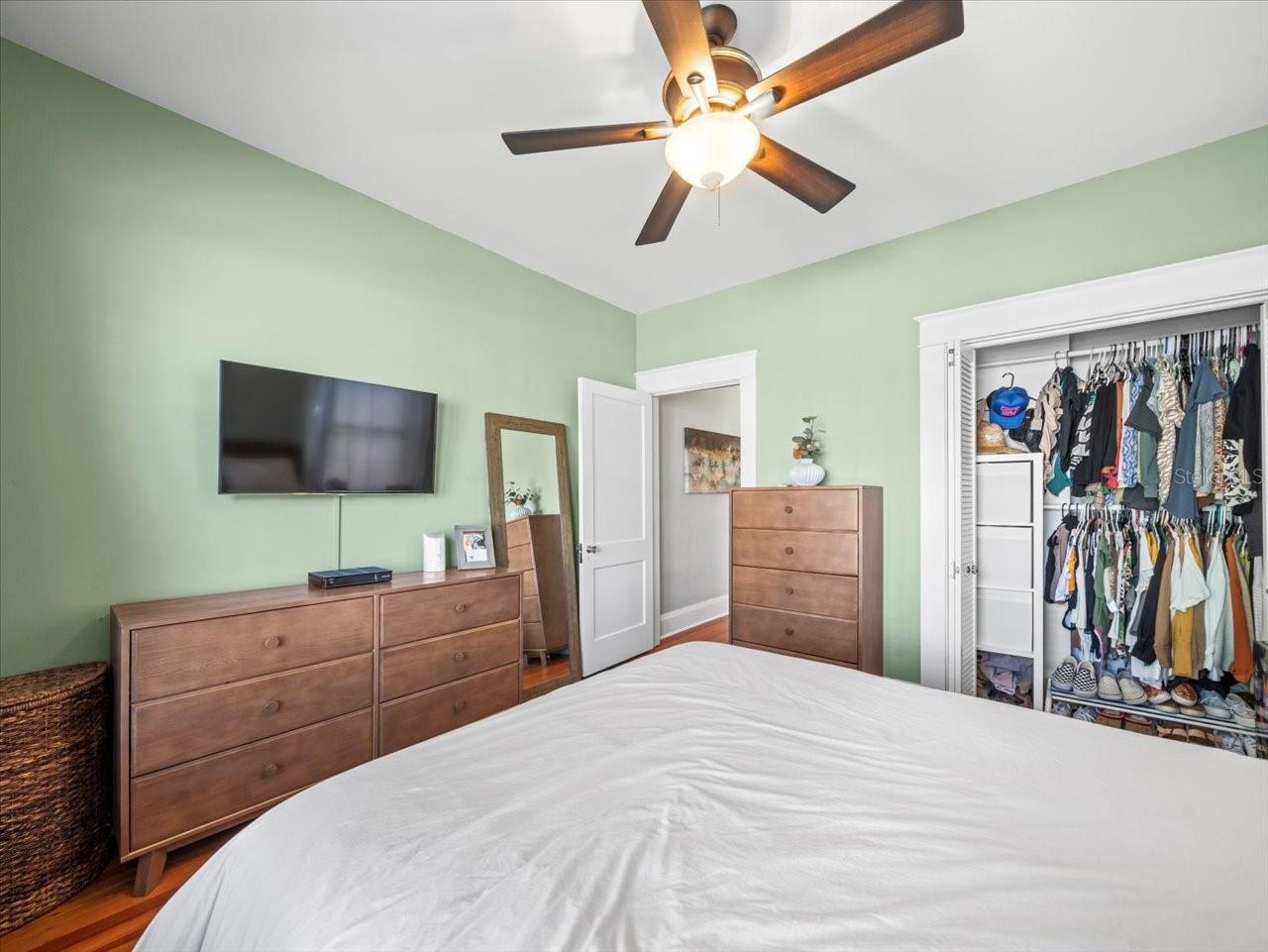 208 S BUNGALOW PARK AVE