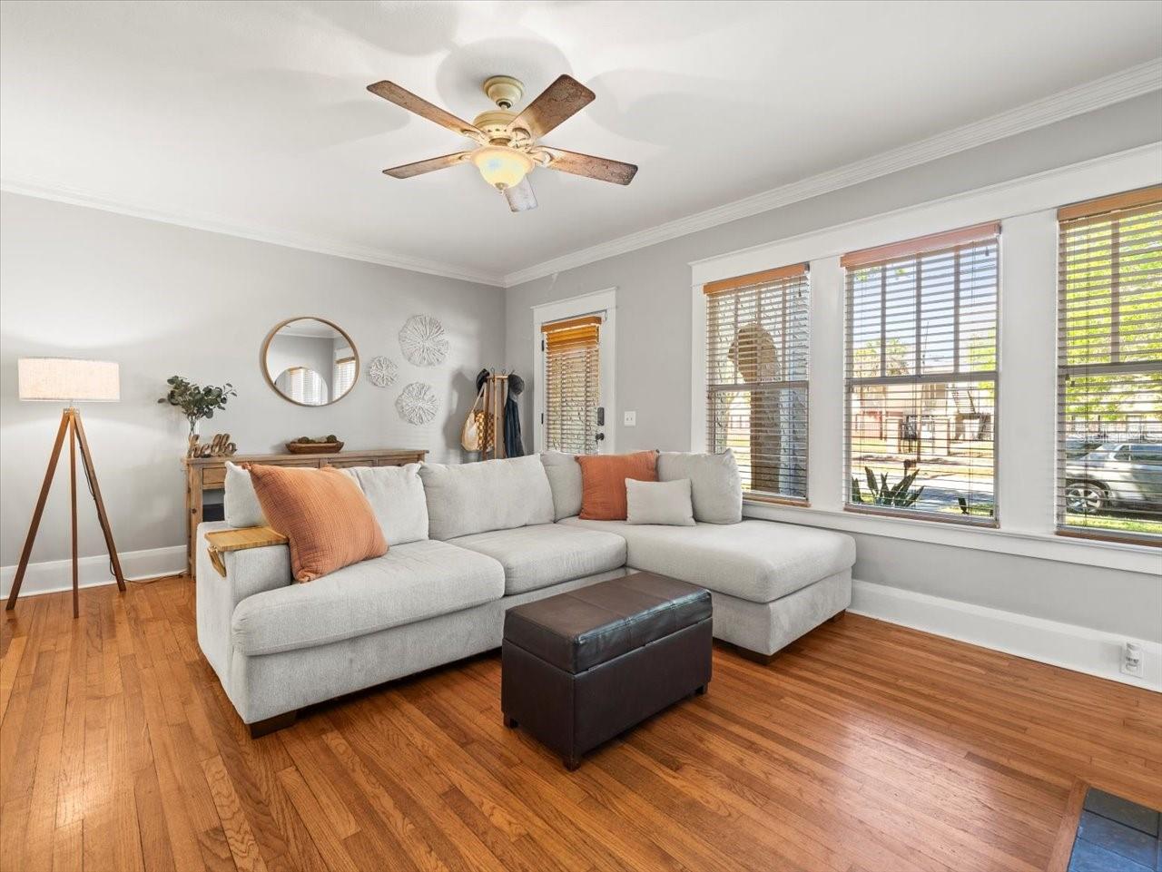 208 S BUNGALOW PARK AVE