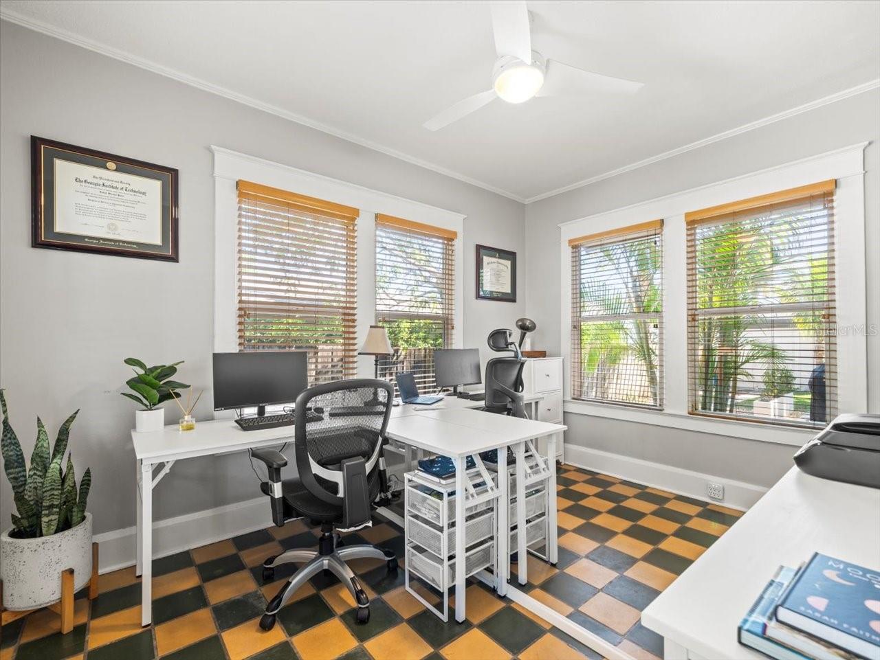 208 S BUNGALOW PARK AVE