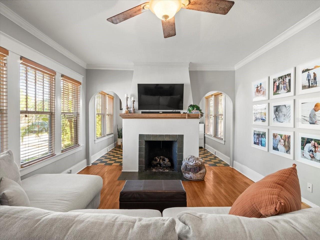 208 S BUNGALOW PARK AVE