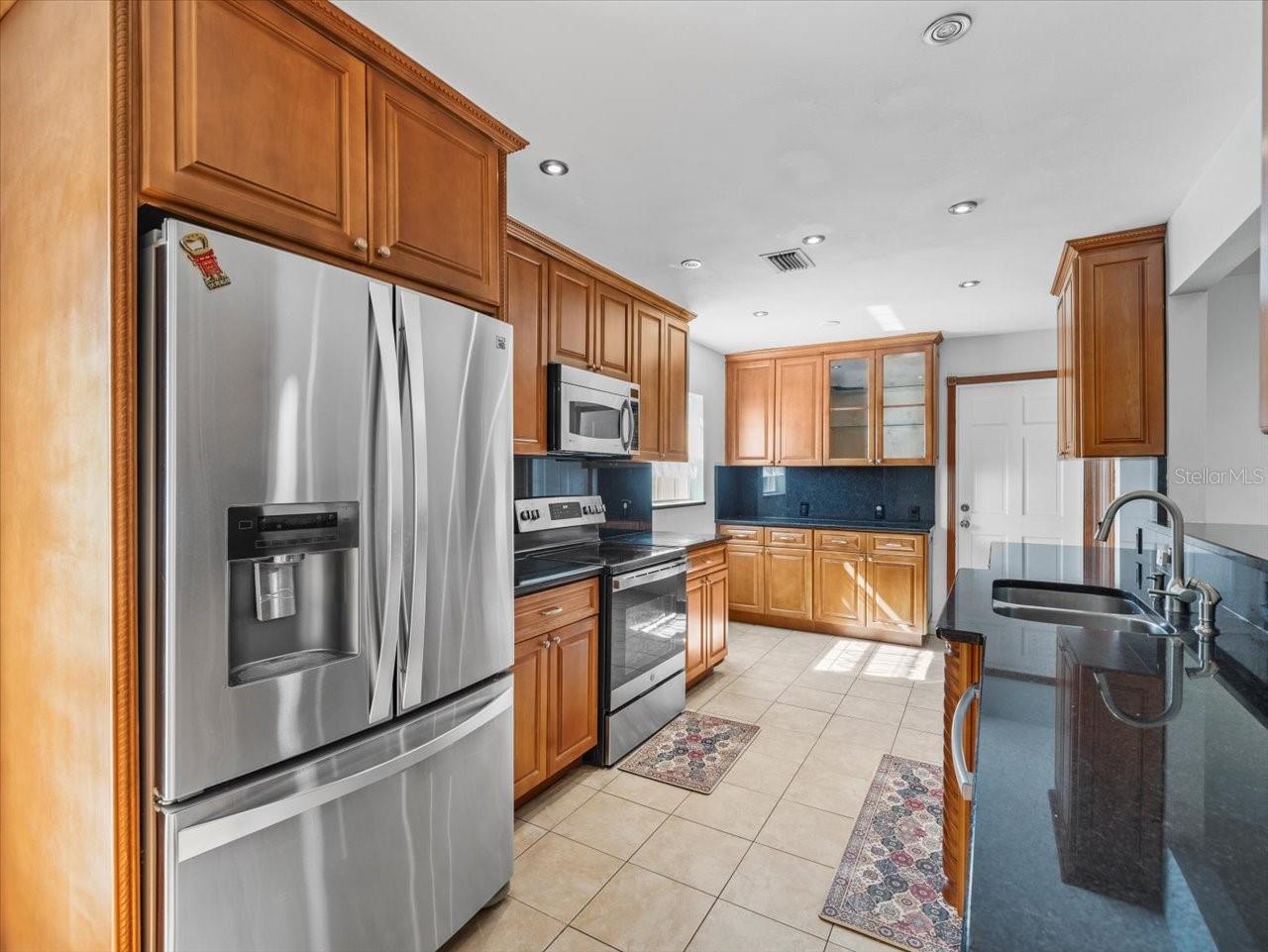 5117 BRYNN MAWR DR