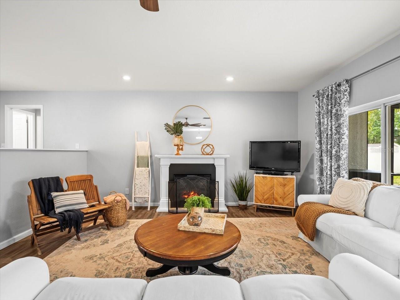 3103 ARECA CIR