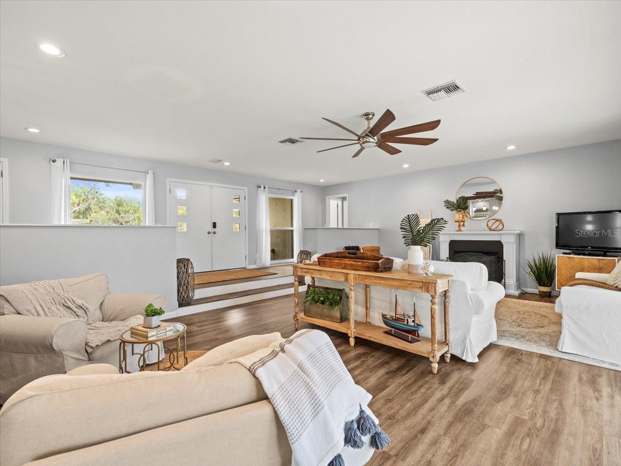 3103 ARECA CIR