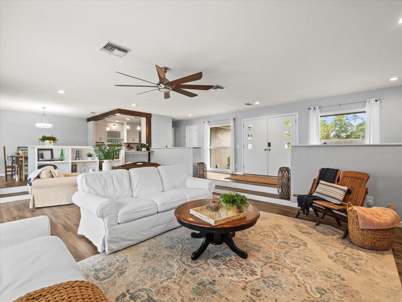 3103 ARECA CIR