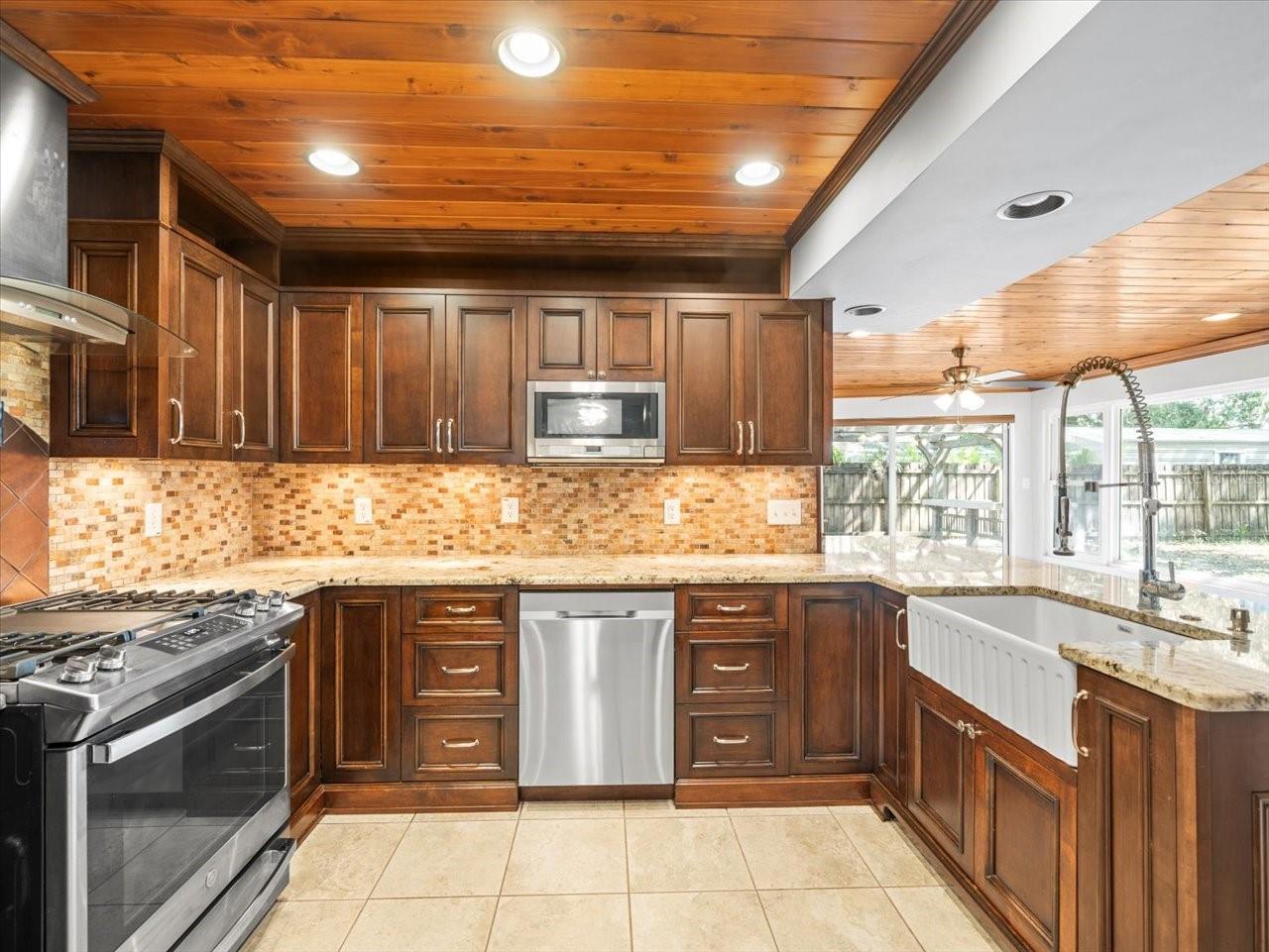 13556 LAKE MAGDALENE DR