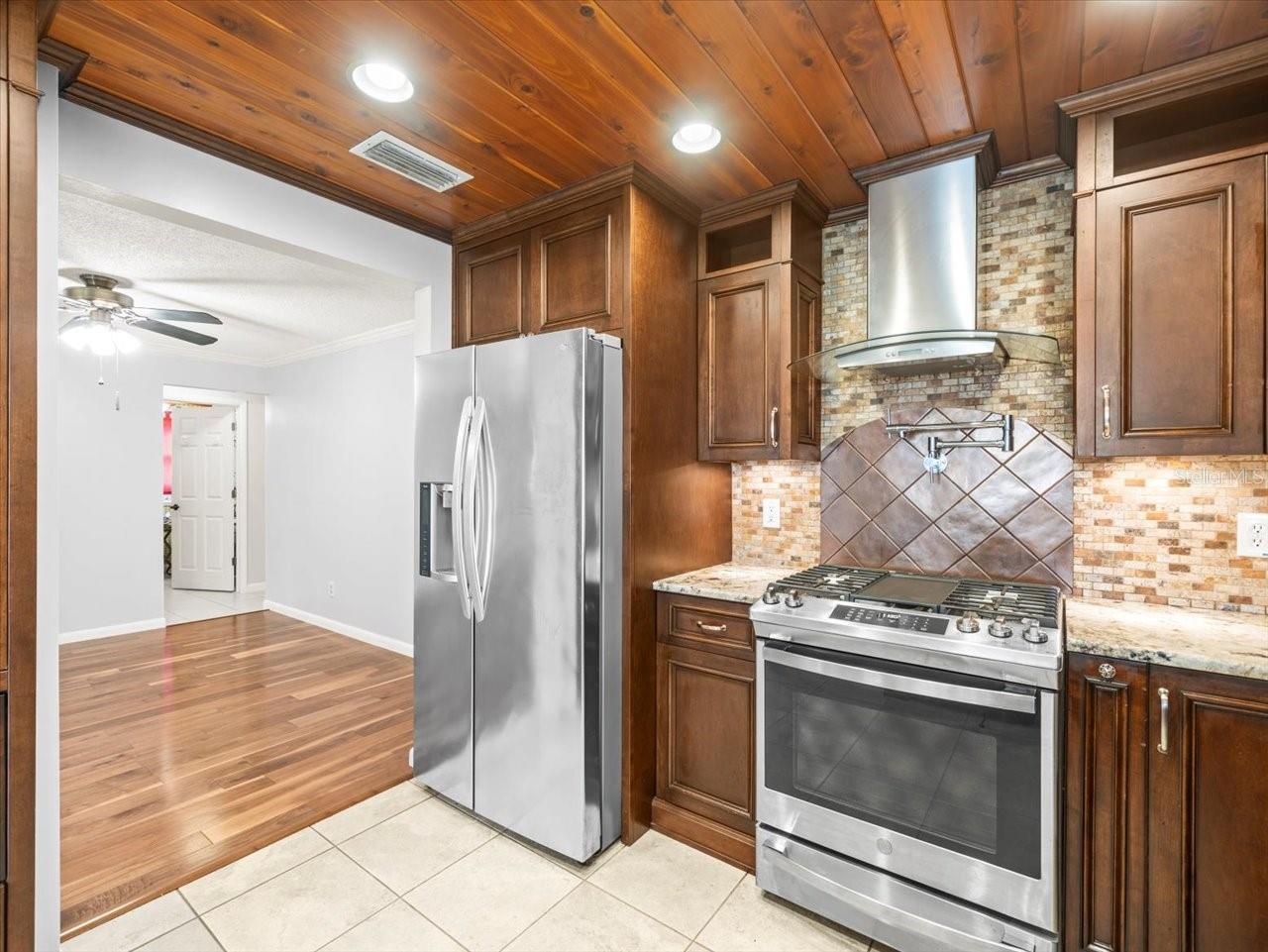 13556 LAKE MAGDALENE DR
