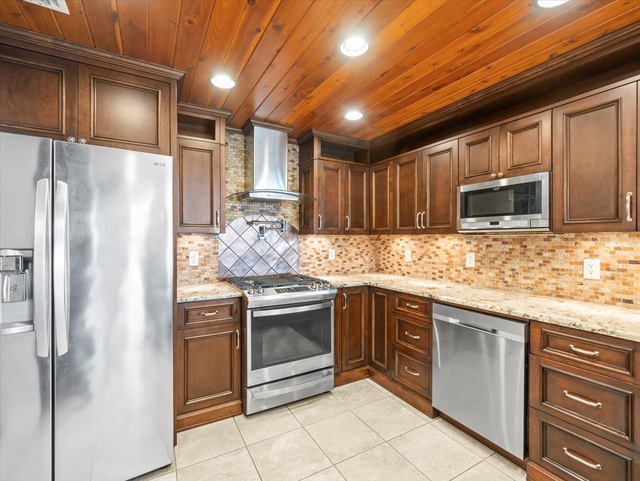 13556 LAKE MAGDALENE DR