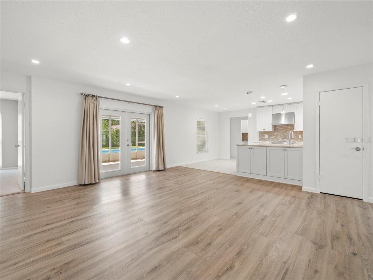 4016 WINDTREE DR