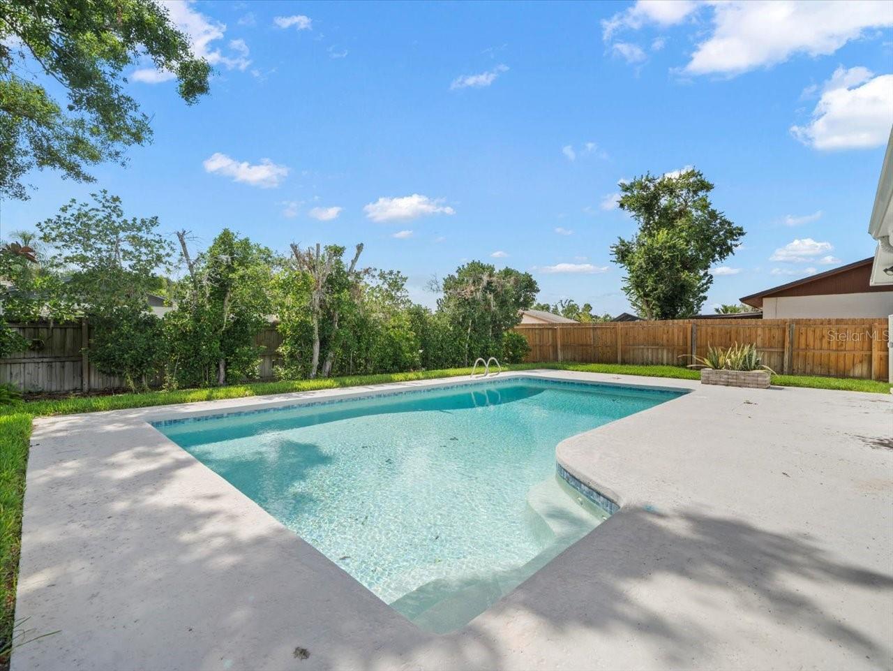 4016 WINDTREE DR