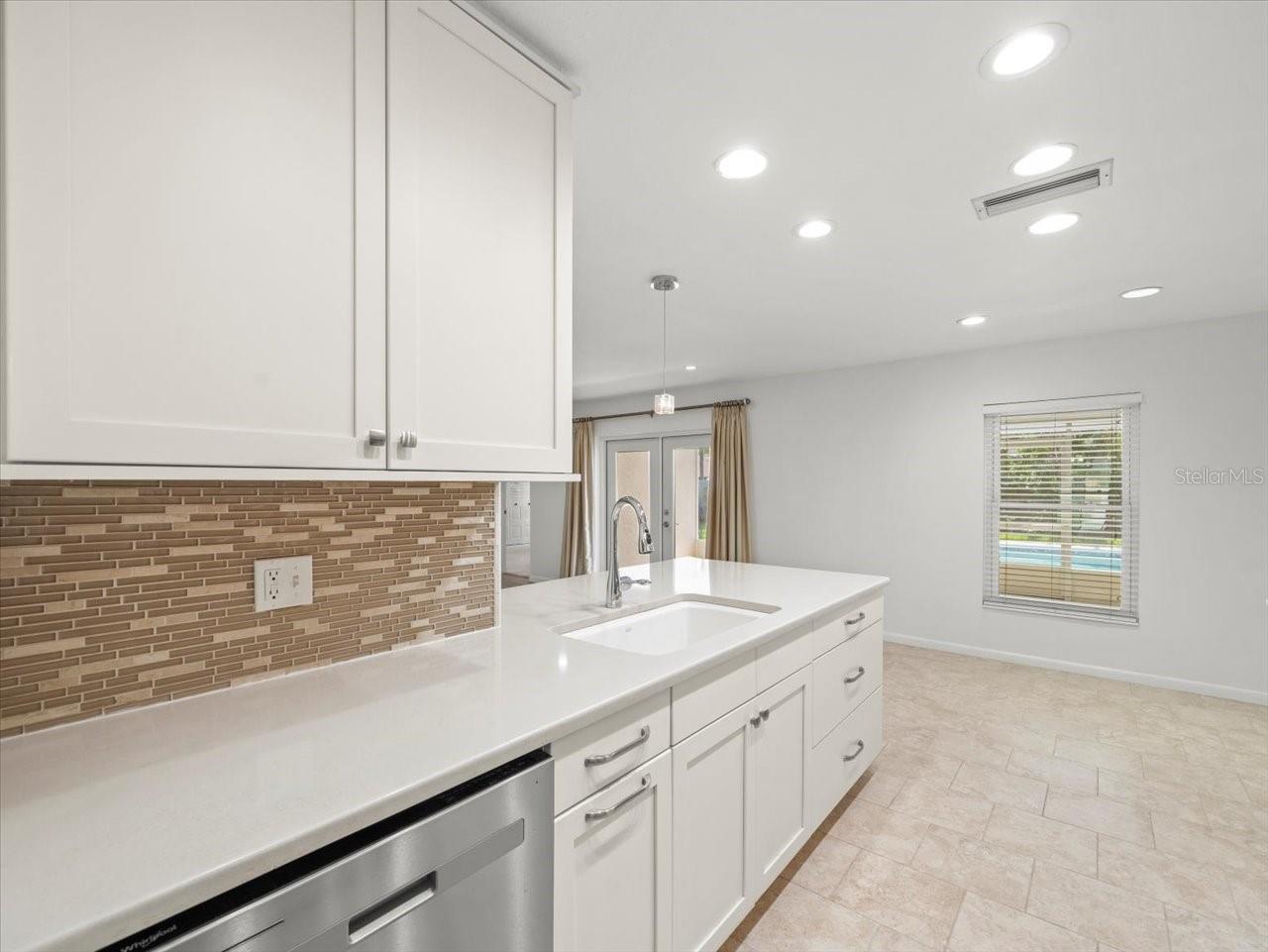 4016 WINDTREE DR