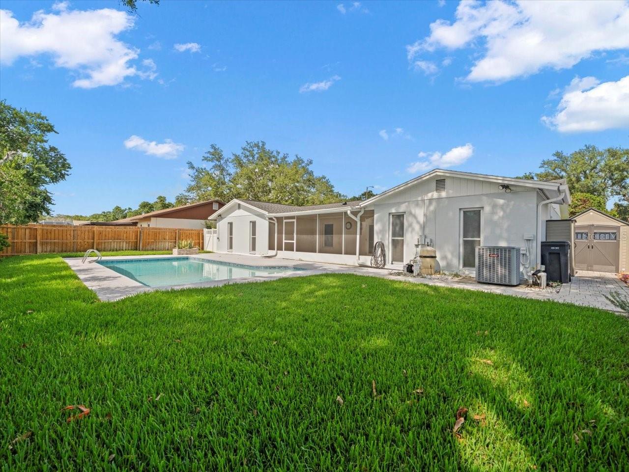 4016 WINDTREE DR