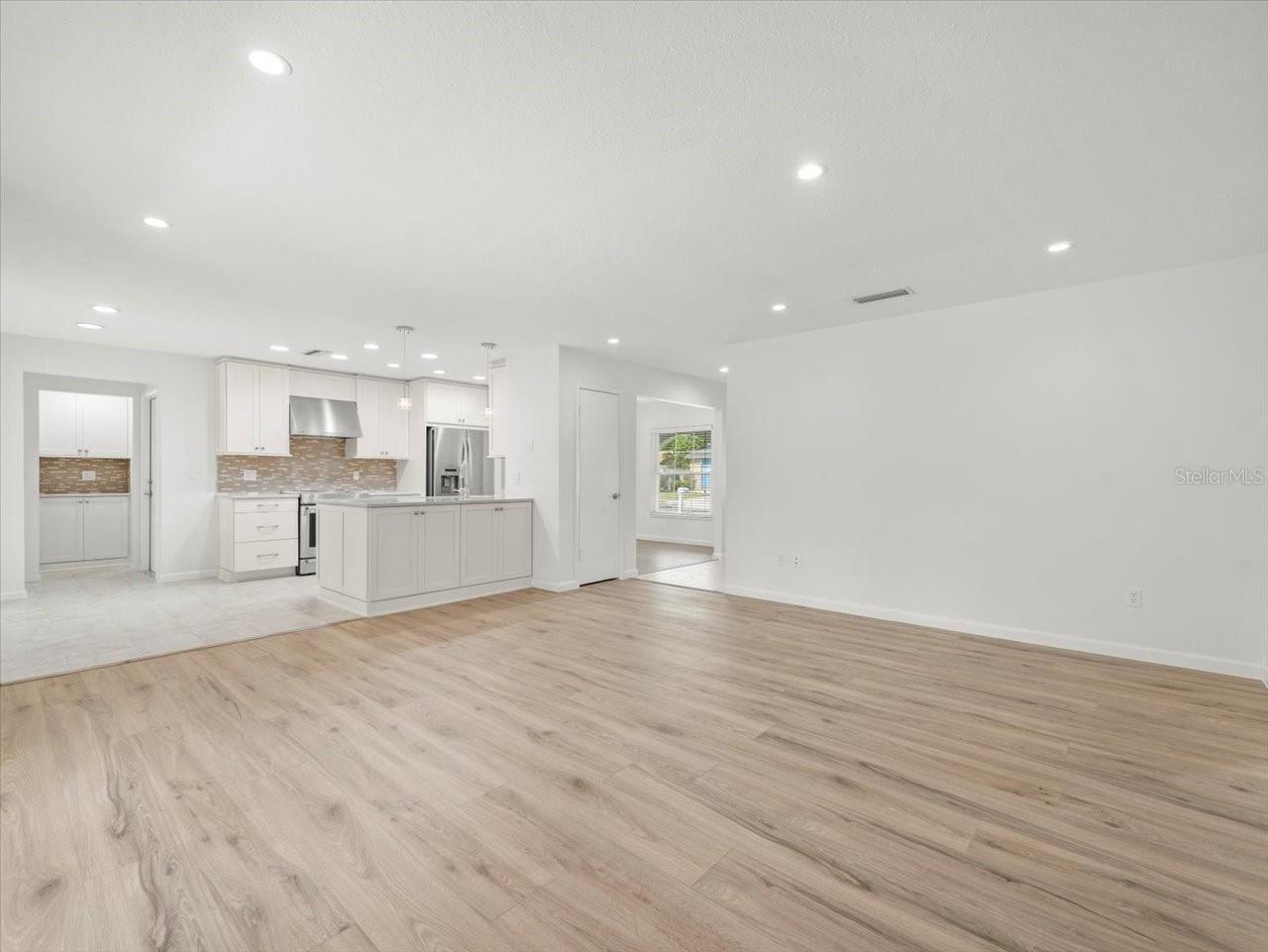 4016 WINDTREE DR