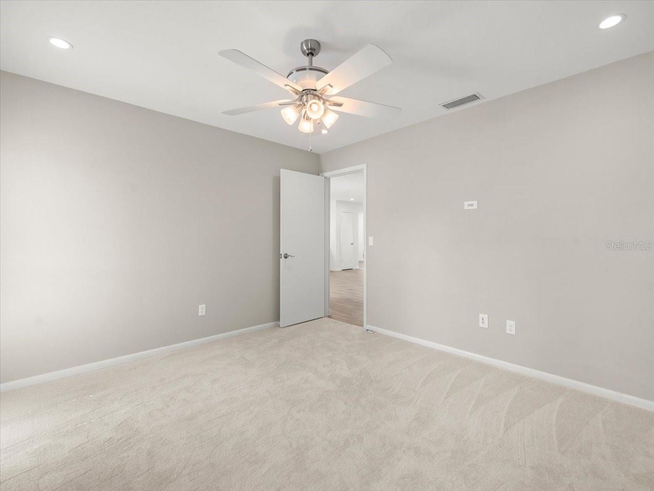 4016 WINDTREE DR