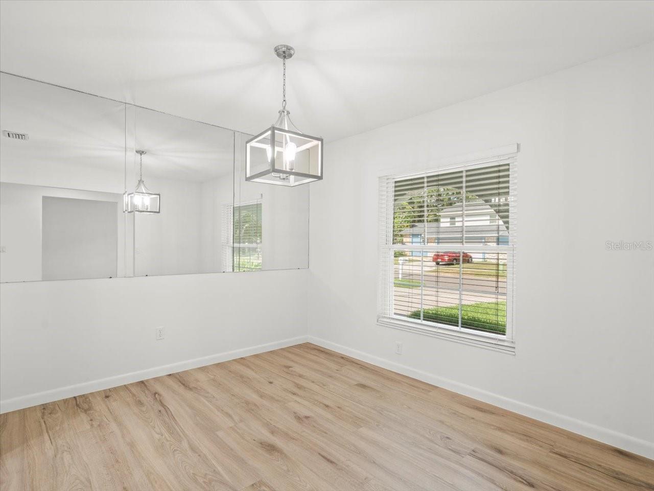 4016 WINDTREE DR