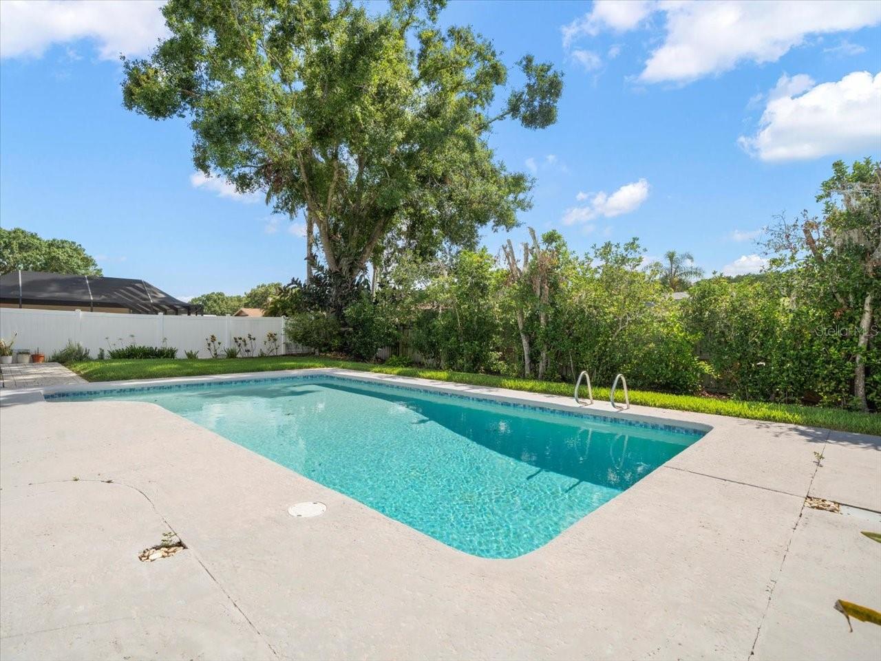 4016 WINDTREE DR