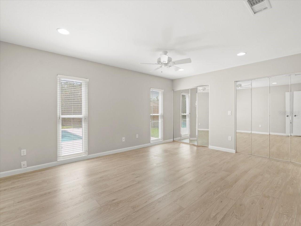 4016 WINDTREE DR