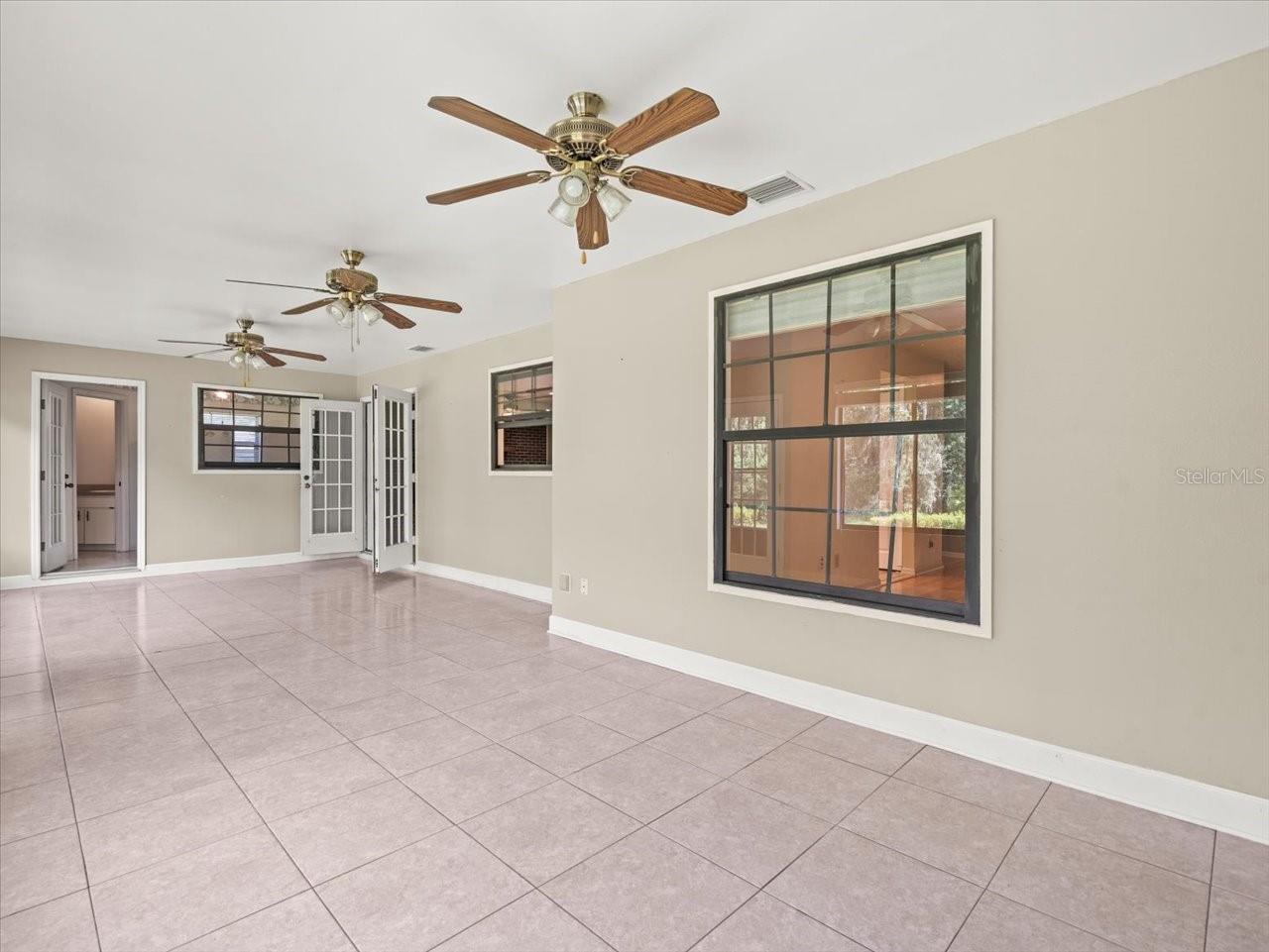 1015 HASTINGS CT