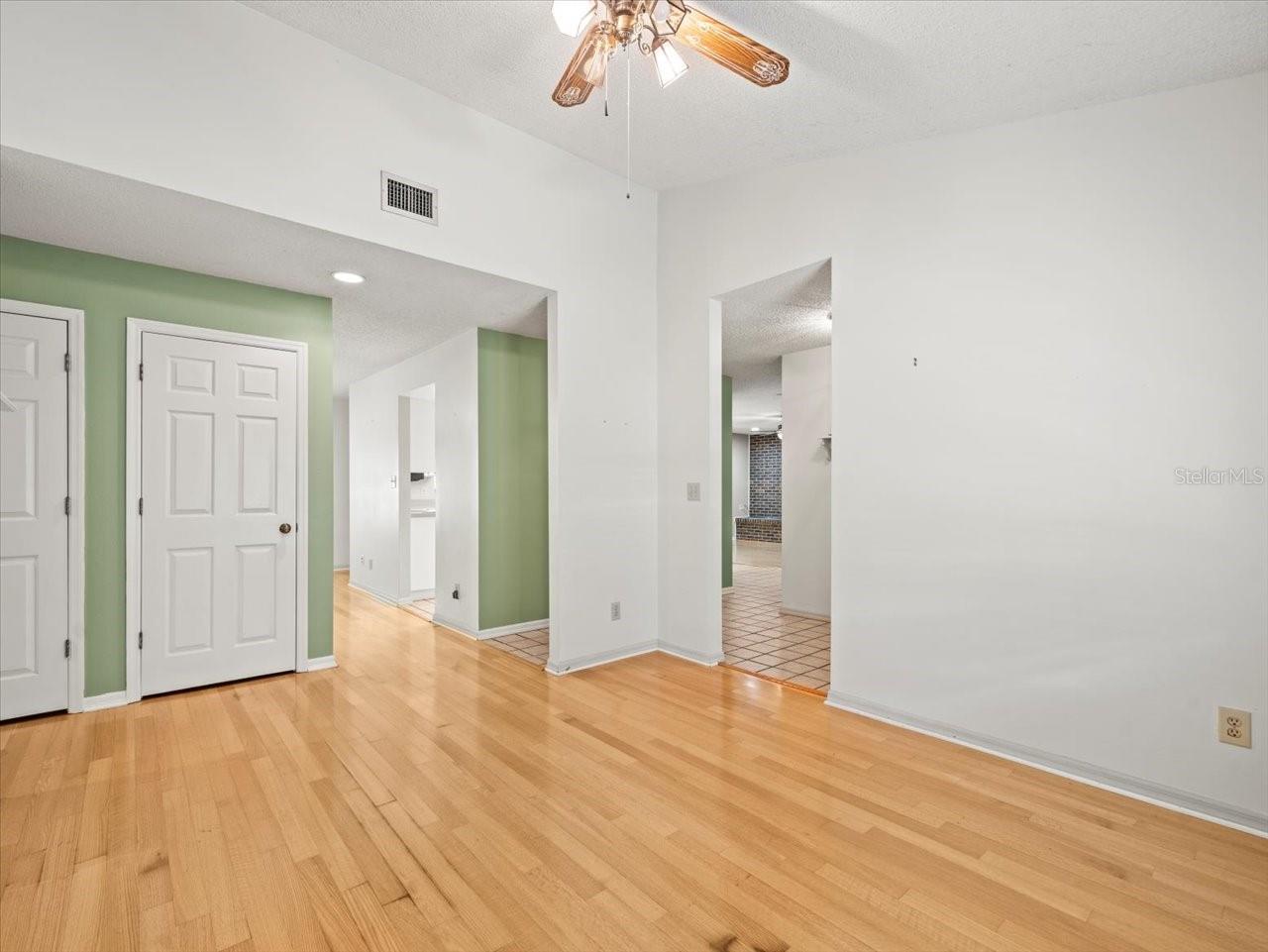 1015 HASTINGS CT