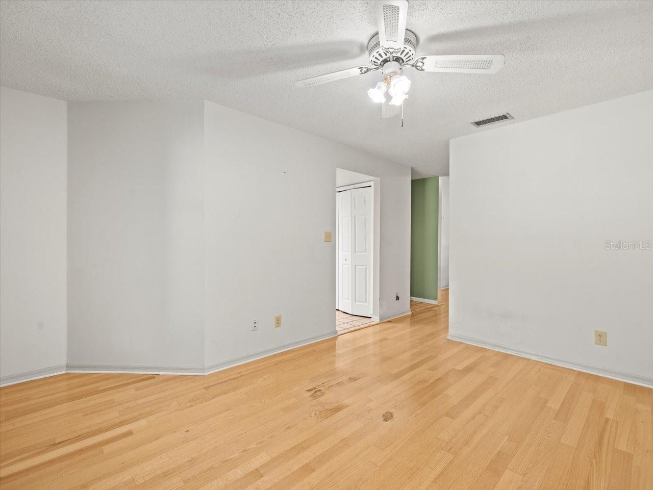 1015 HASTINGS CT