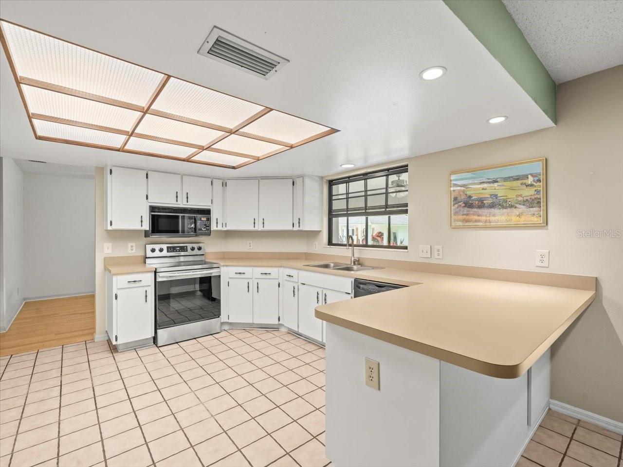 1015 HASTINGS CT
