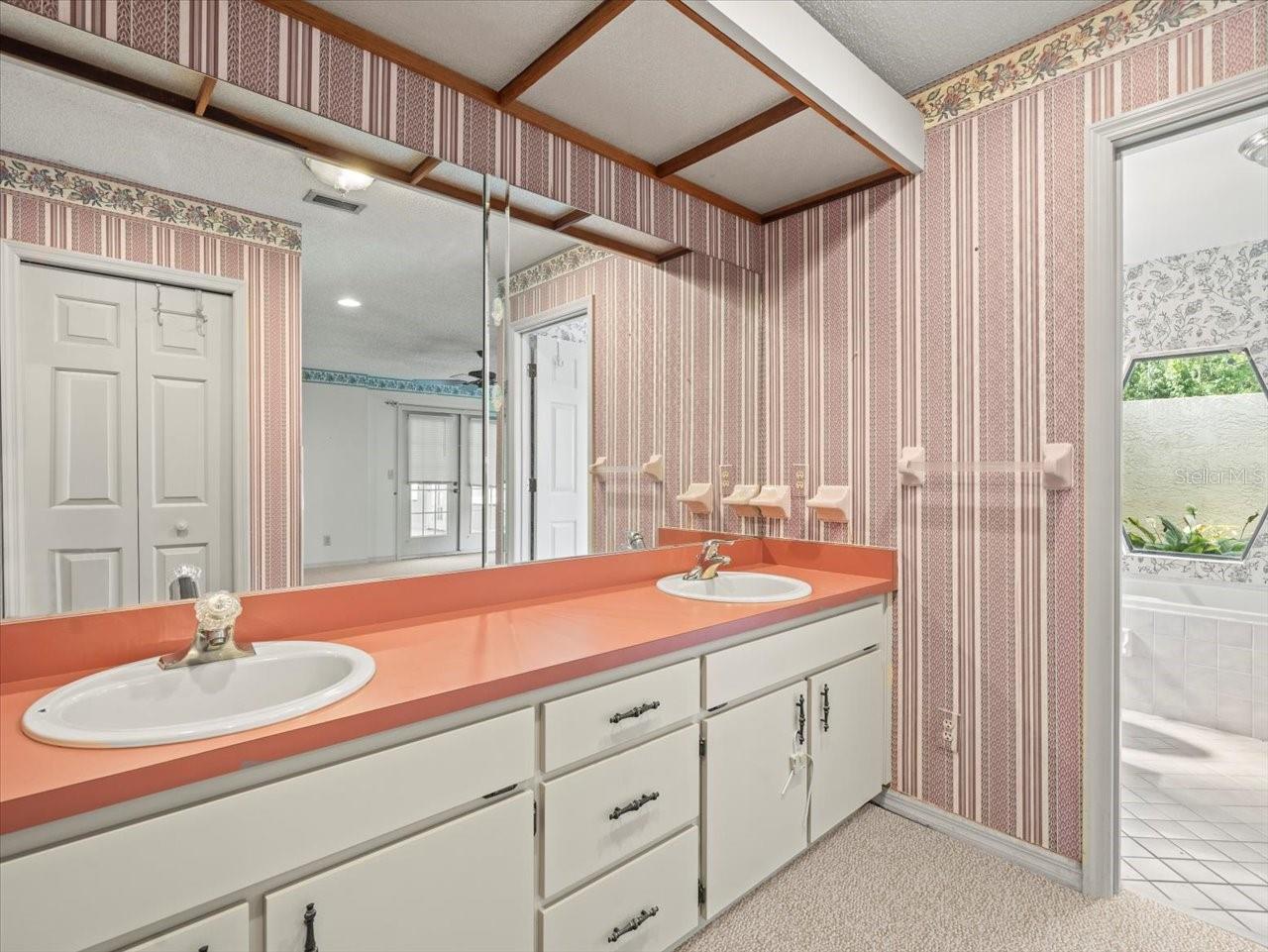 1015 HASTINGS CT
