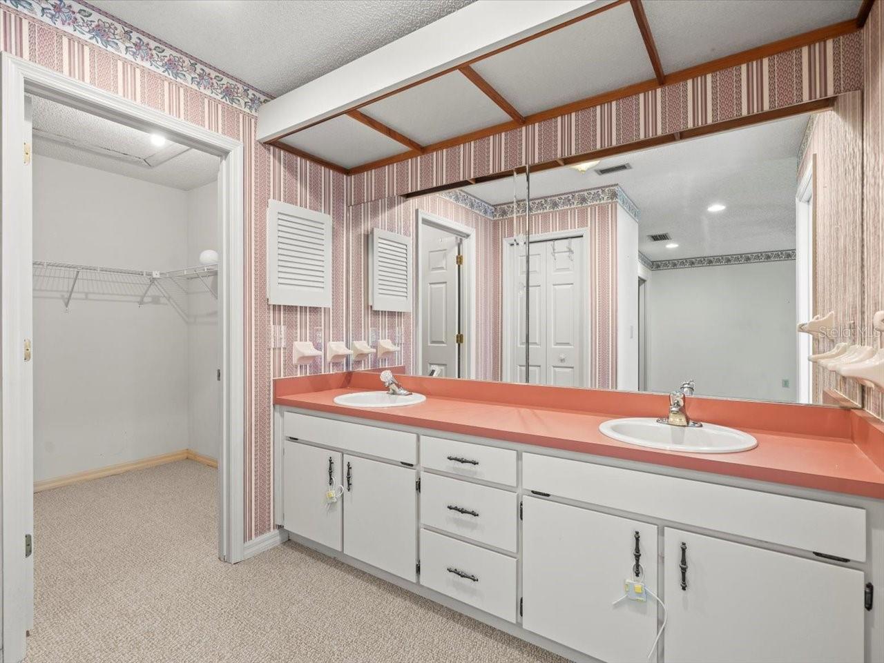 1015 HASTINGS CT