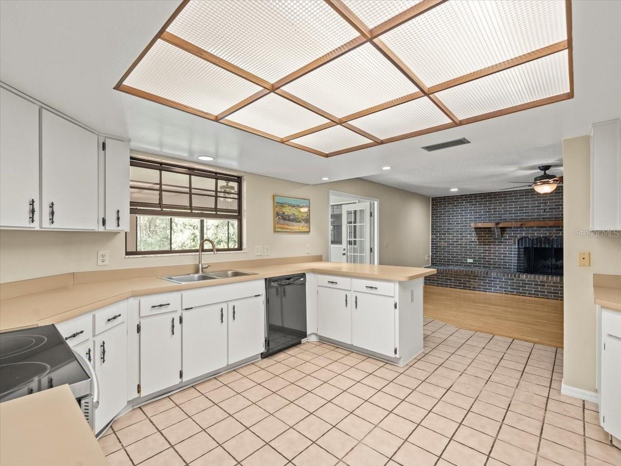 1015 HASTINGS CT