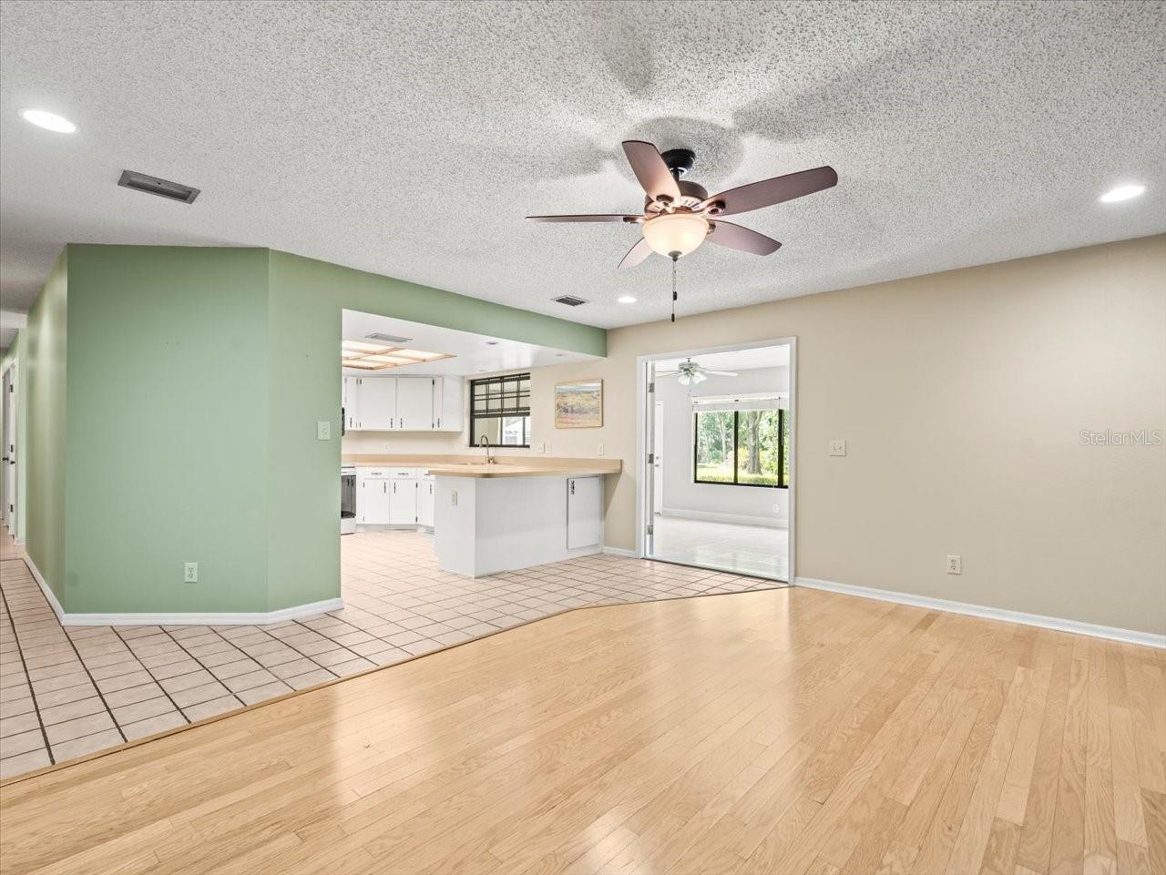 1015 HASTINGS CT