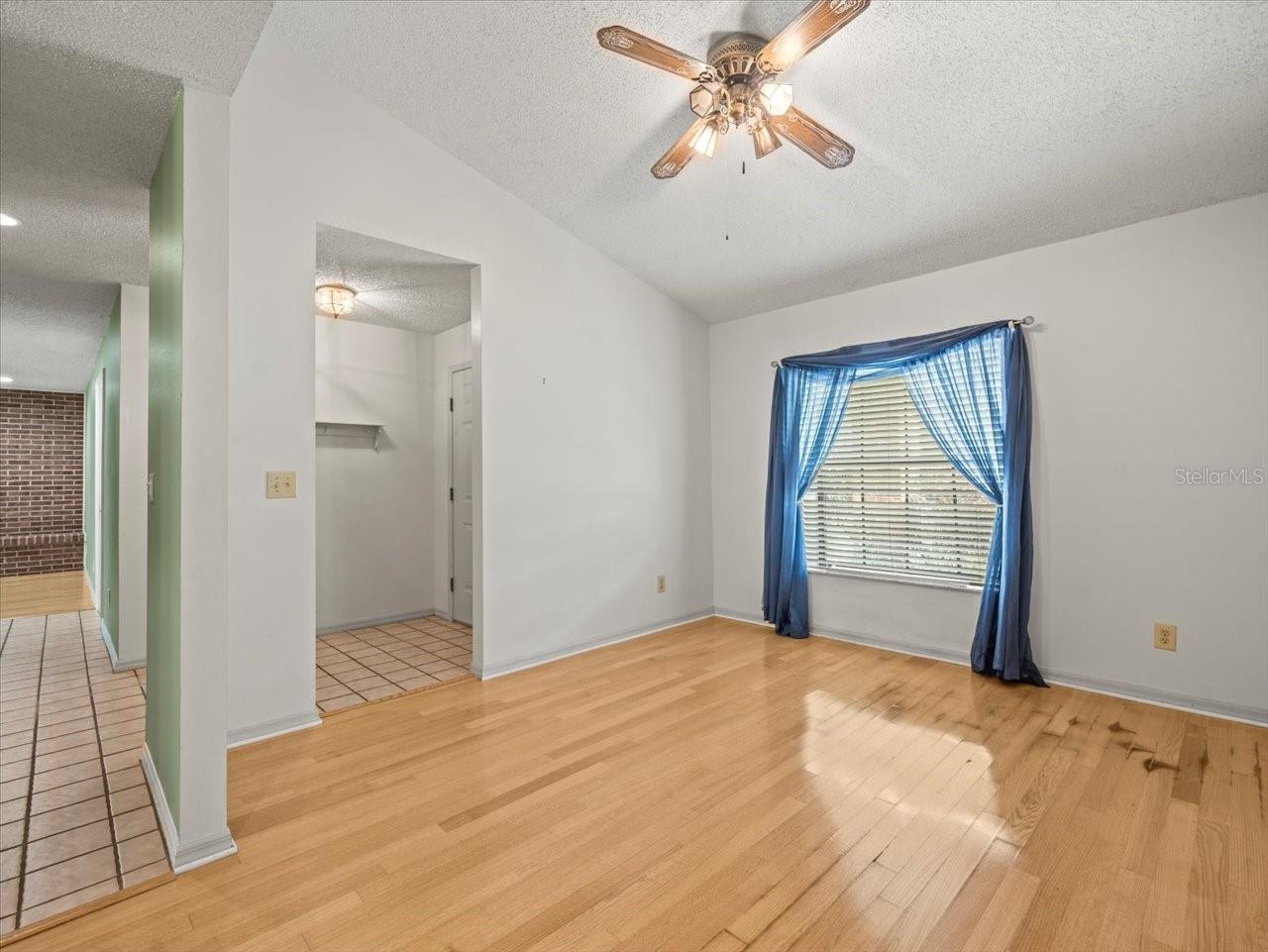 1015 HASTINGS CT