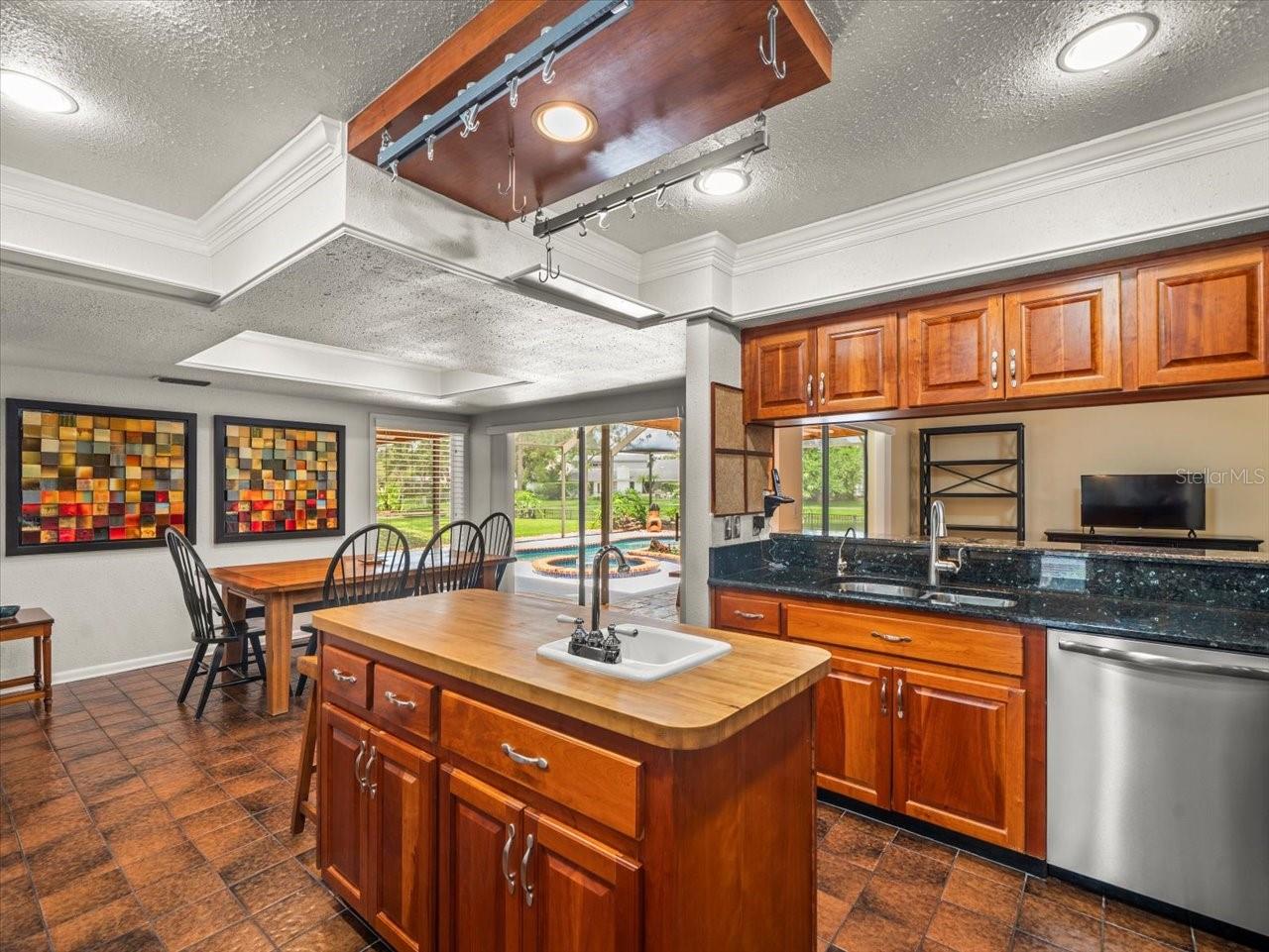 4118 CARROLLWOOD VILLAGE DR