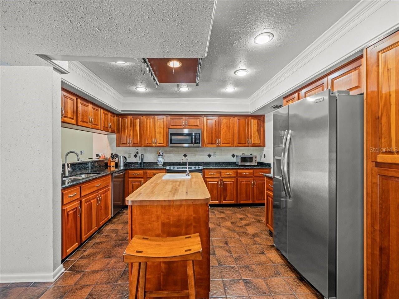 4118 CARROLLWOOD VILLAGE DR
