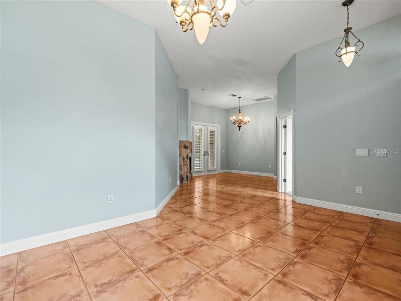 2409 HEATHER MANOR LN