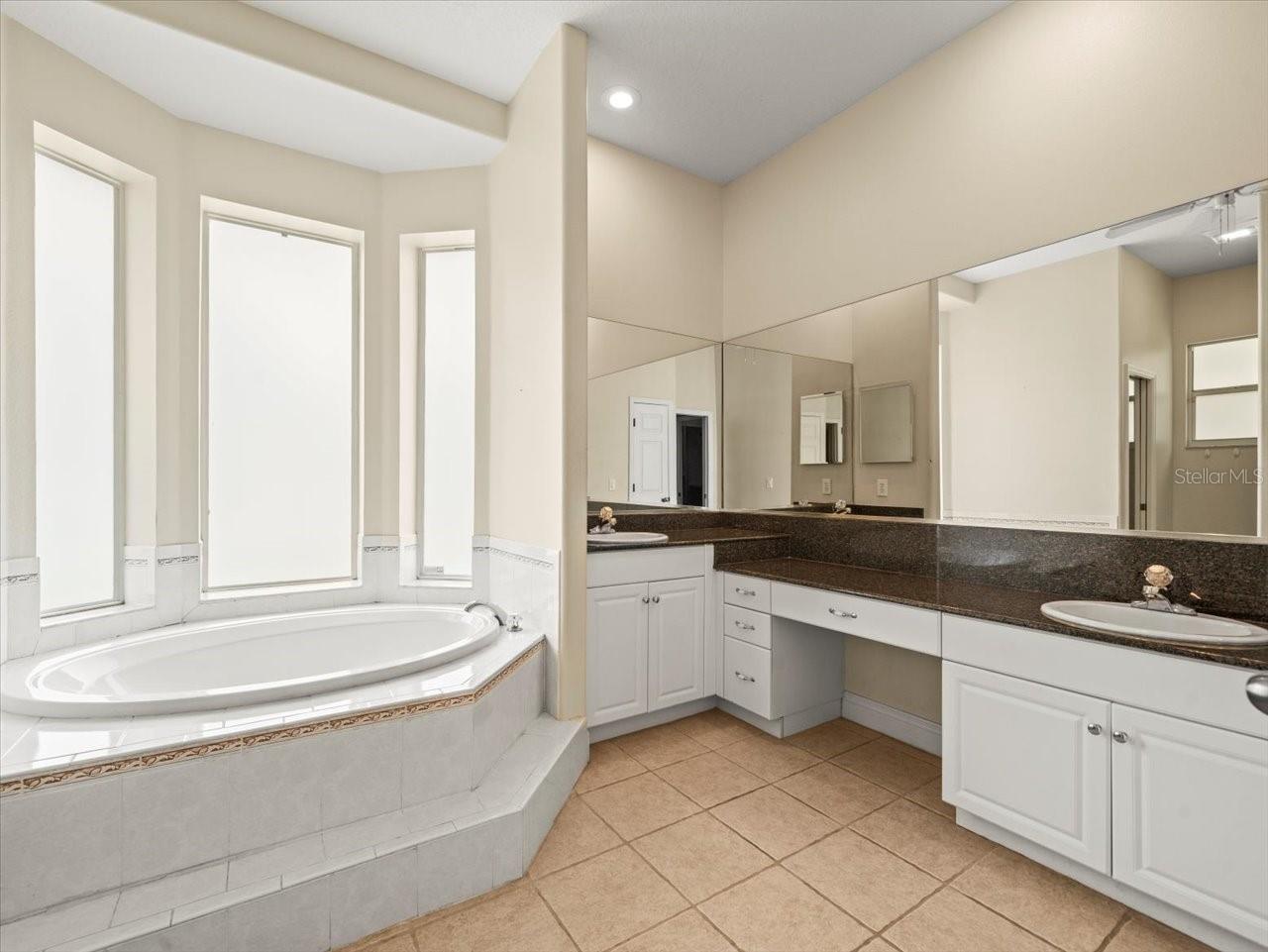 2409 HEATHER MANOR LN