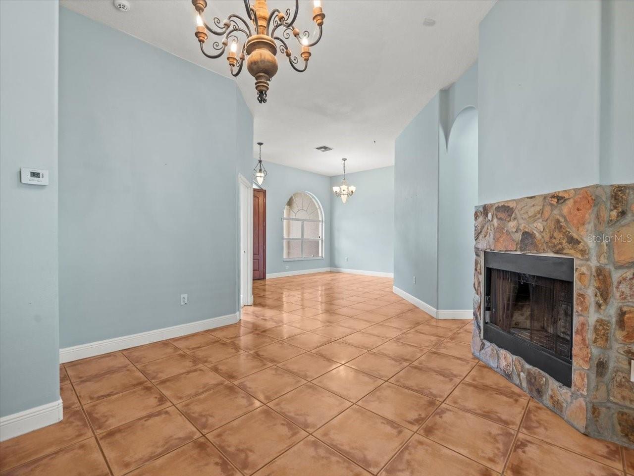 2409 HEATHER MANOR LN