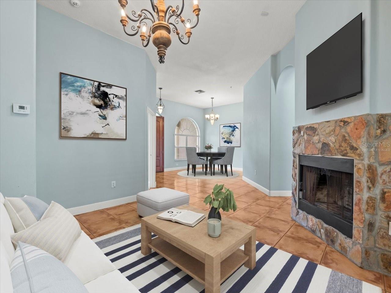 2409 HEATHER MANOR LN