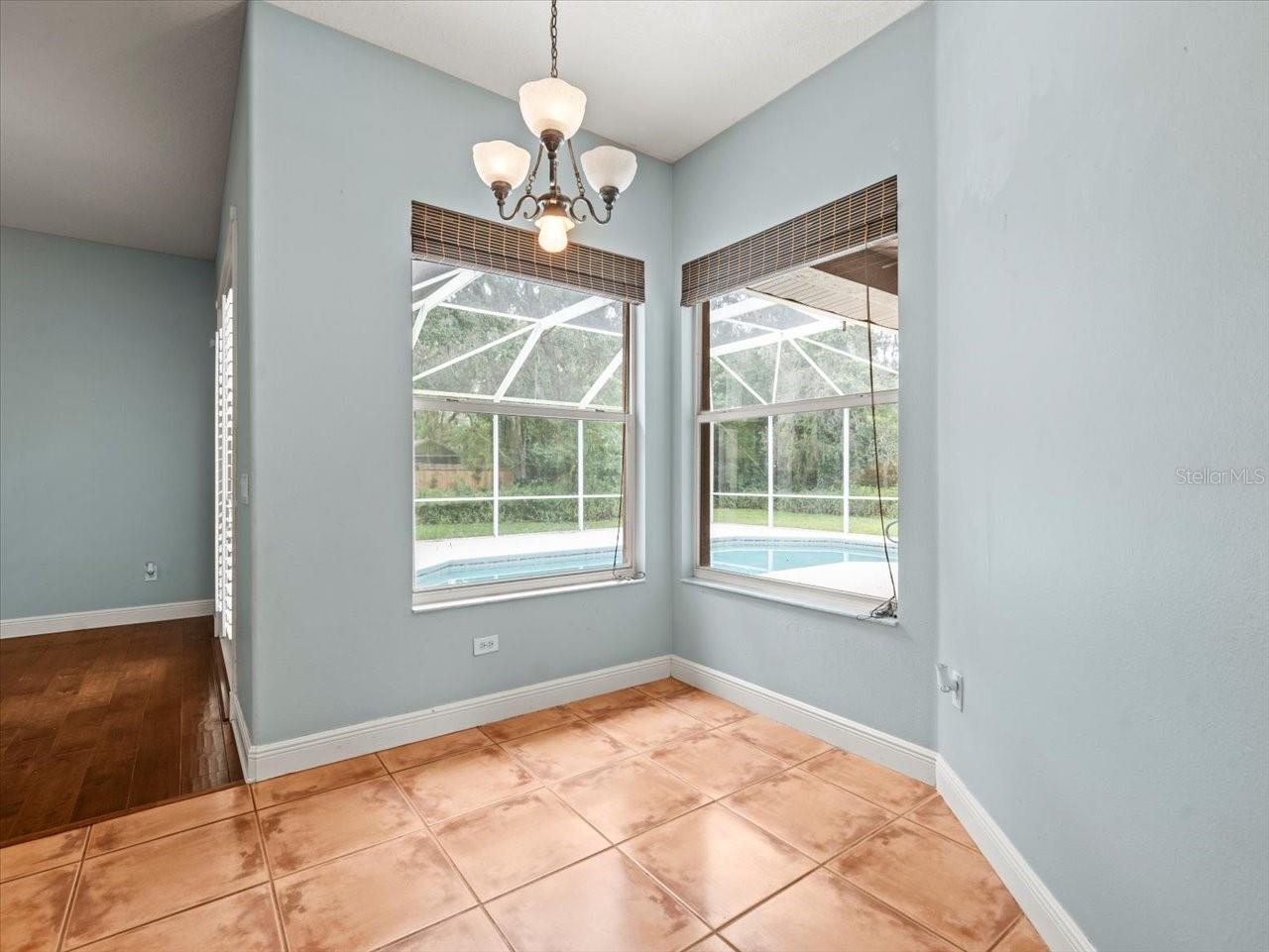 2409 HEATHER MANOR LN