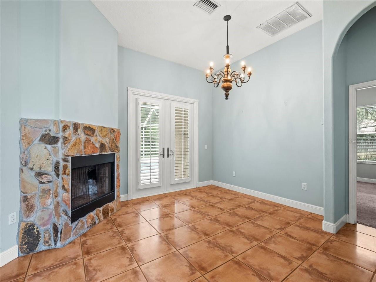 2409 HEATHER MANOR LN