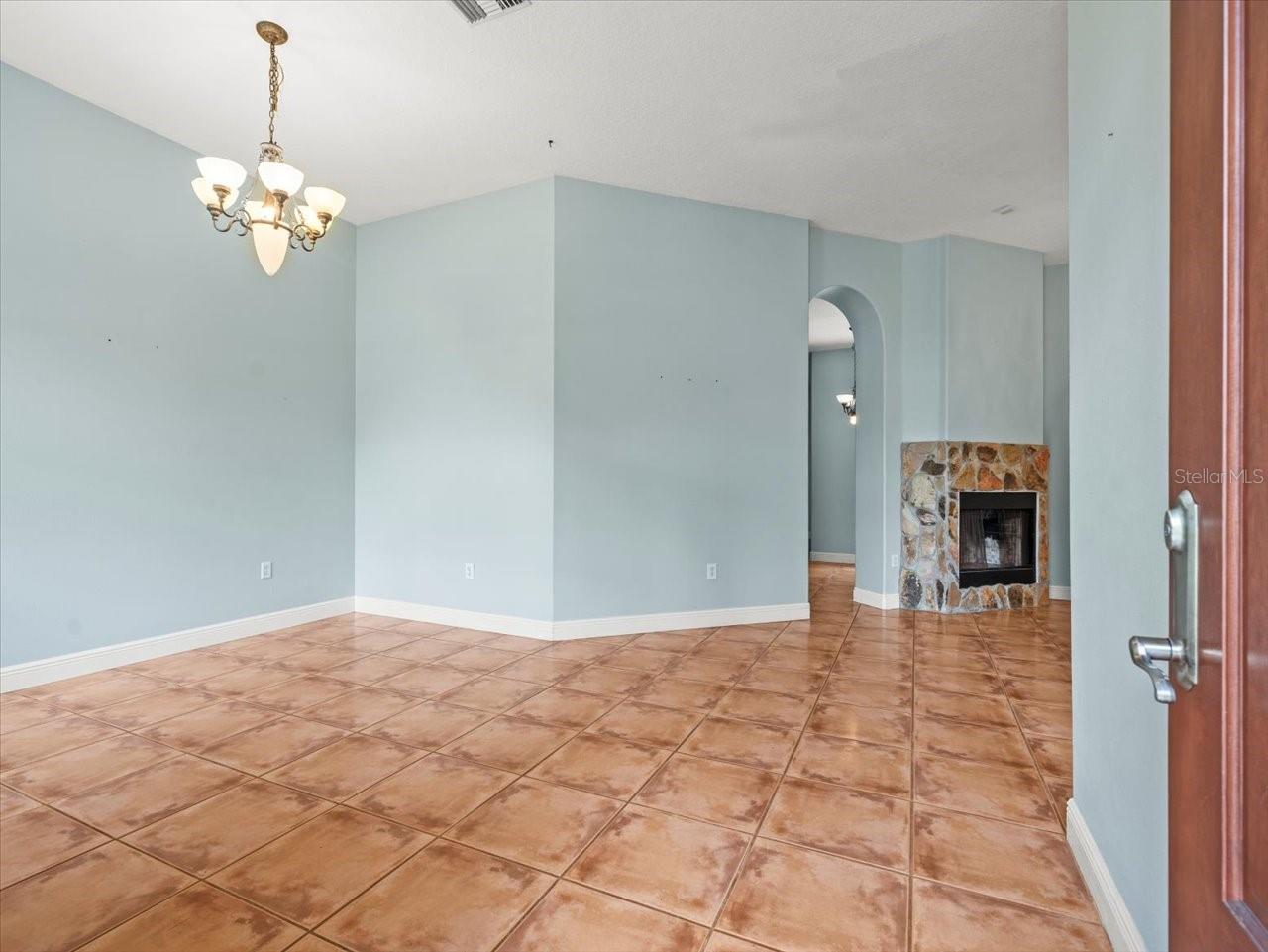 2409 HEATHER MANOR LN