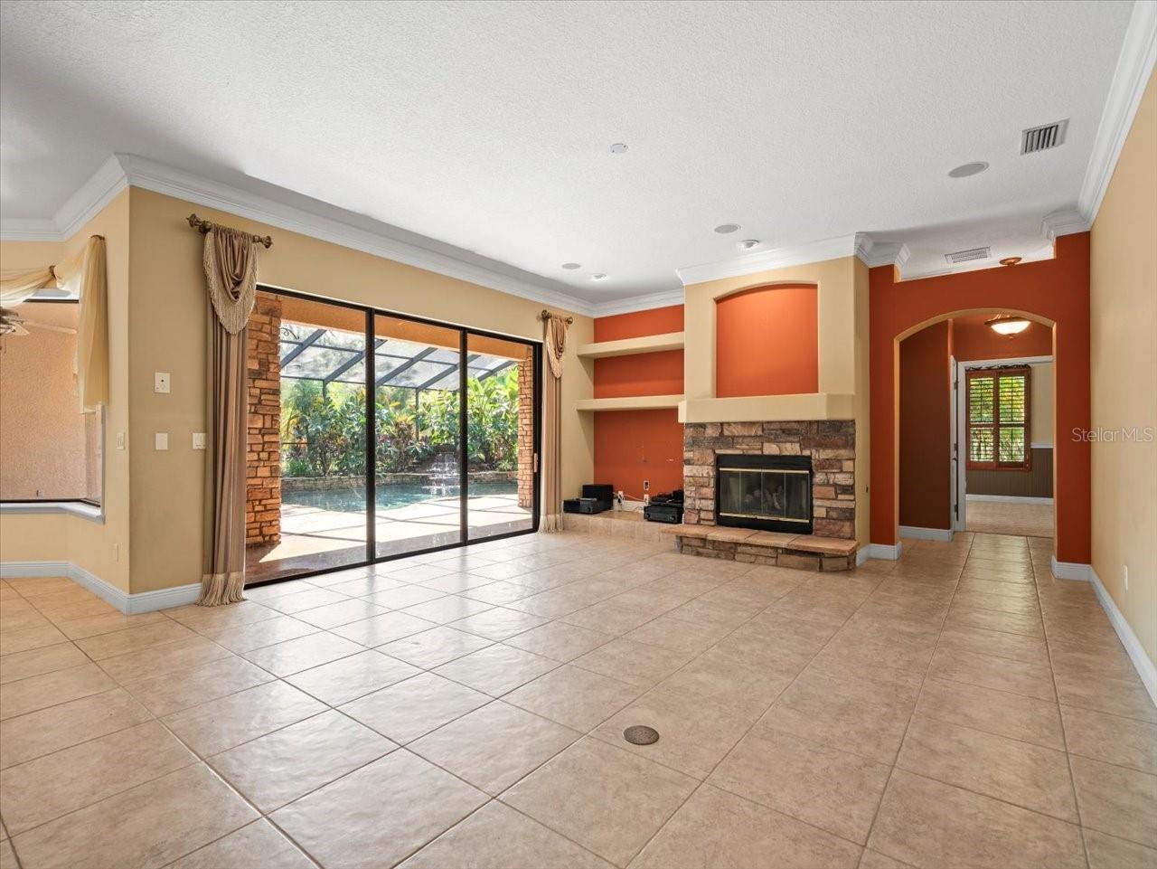 412 PINE BLUFF DR