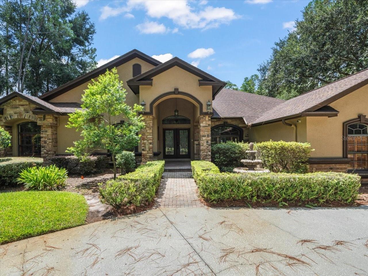 412 PINE BLUFF DR