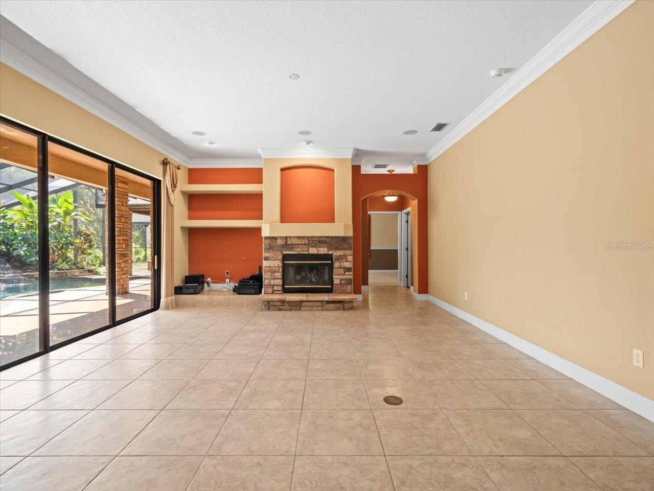 412 PINE BLUFF DR
