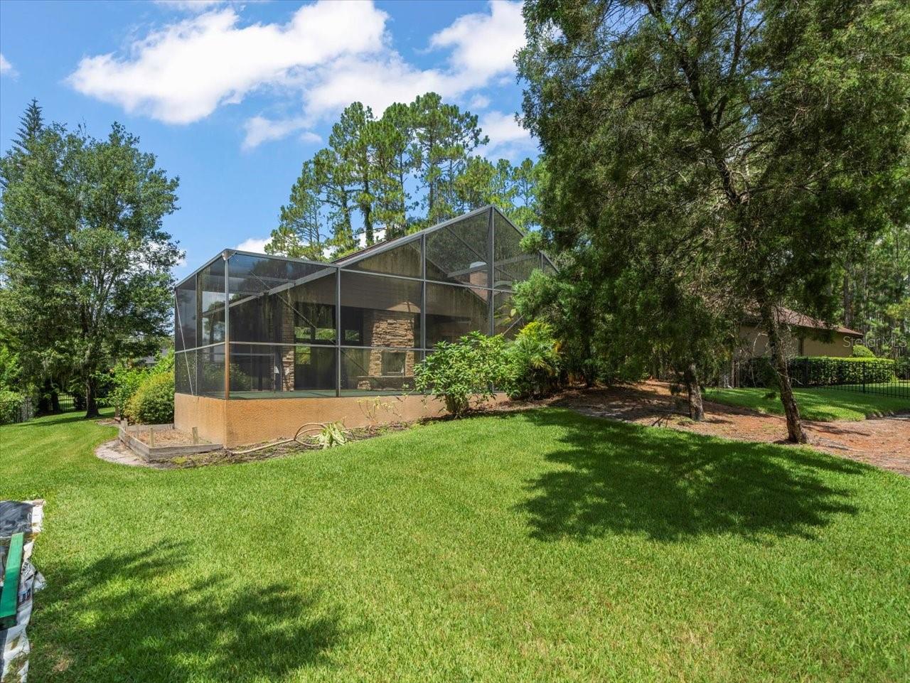 412 PINE BLUFF DR