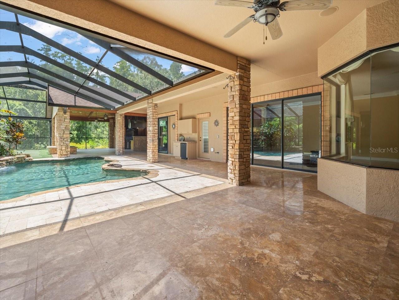 412 PINE BLUFF DR