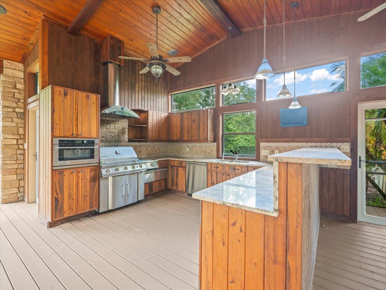 412 PINE BLUFF DR