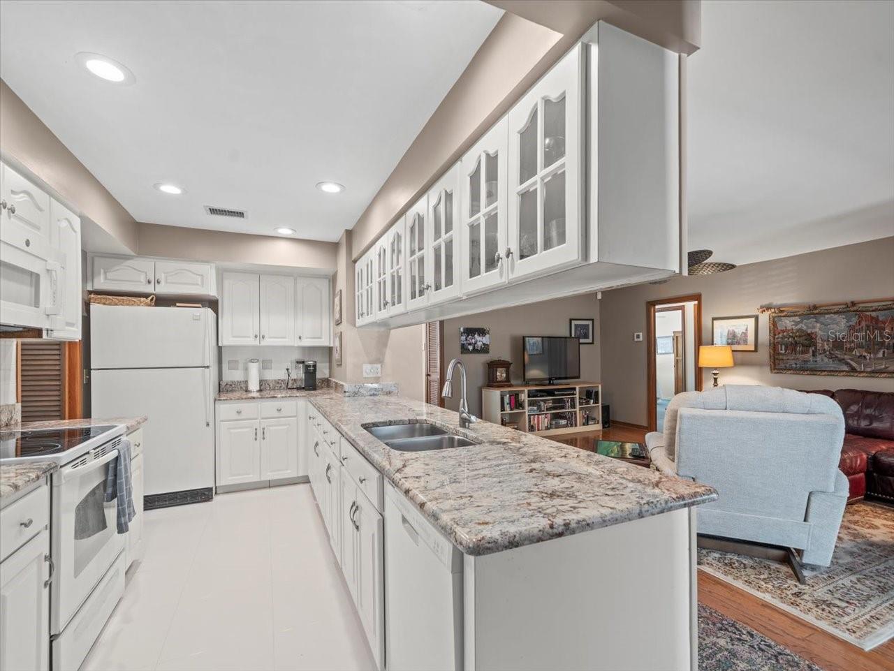 10305 ORANGE GROVE DR