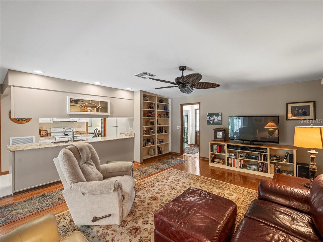 10305 ORANGE GROVE DR